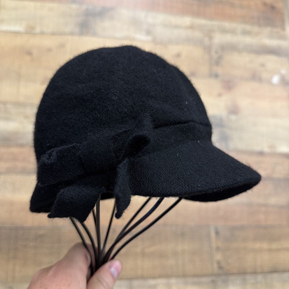August Black Womens Hat Cloche